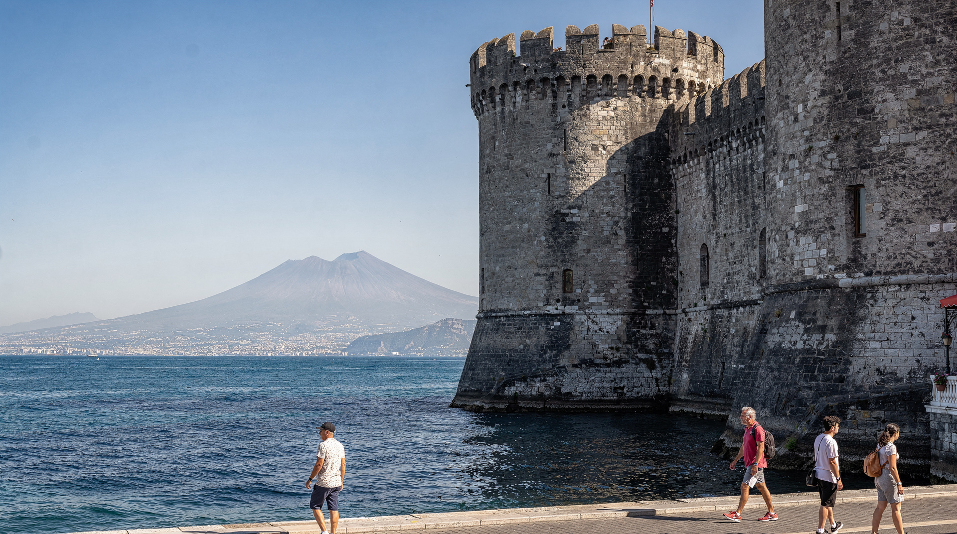 Castel Nuovo (Maschio Angioino) Nápoles — guía del visitante — Castel Nuovo (Maschio Angioino) en Nápoles: el arco de triunfo renacentista, las