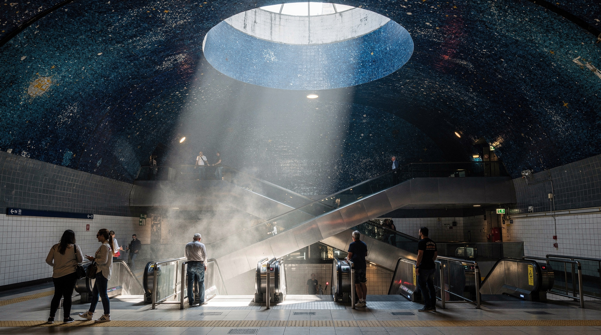 Fotografiar las estaciones de arte del metro de Nápoles: guía práctica — Fotografiar el metro de arte de Nápoles: mejores ángulos, iluminación, momento y