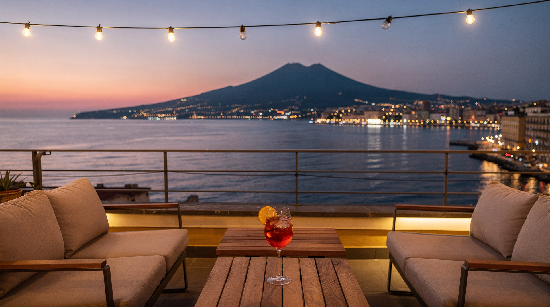 Guía de vida nocturna en Nápoles — bares, baretti, clubs y cultura del aperitivo — Dónde beber y bailar en Nápoles en 2026 — desde spritz barato en Piazza Bellini 